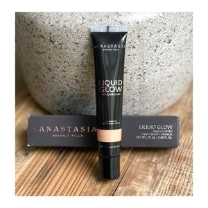 Anastasia • Liquid Glow Highlighter • “Perla”